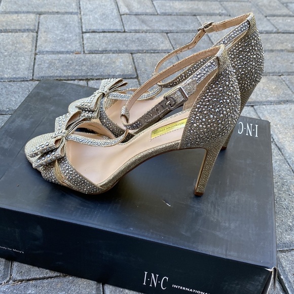 Super Cute Heel ✨ - Picture 2 of 4